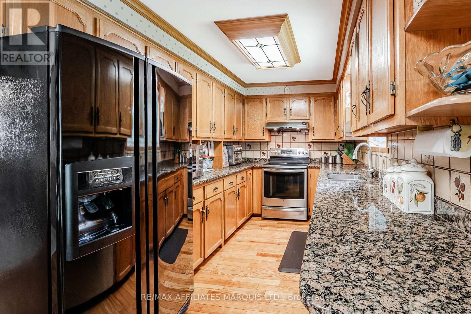 645 DUNDAS CRESCENT - Image 14