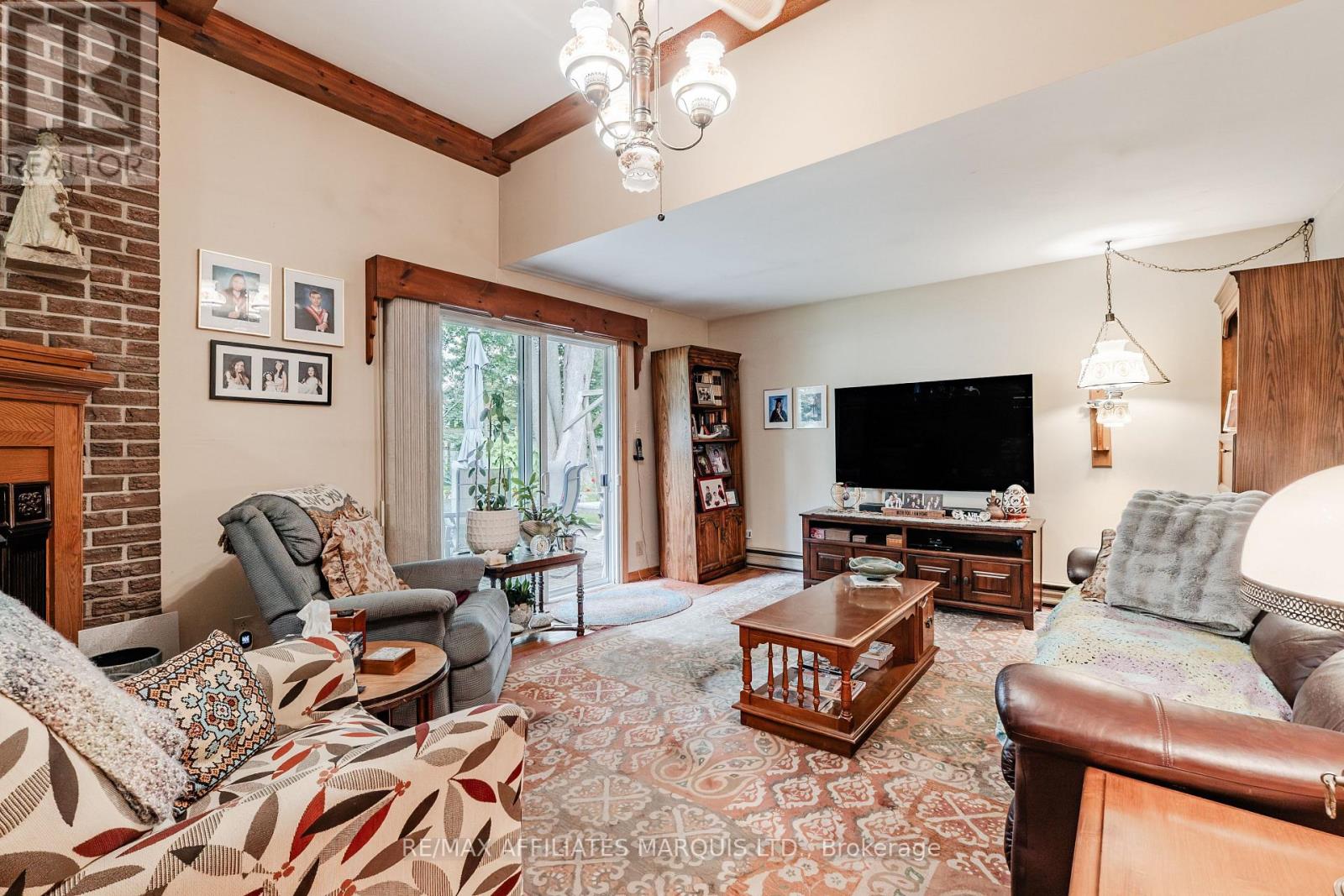 645 DUNDAS CRESCENT - Image 18