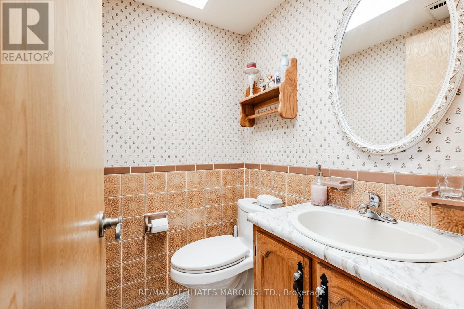 645 DUNDAS CRESCENT - 20