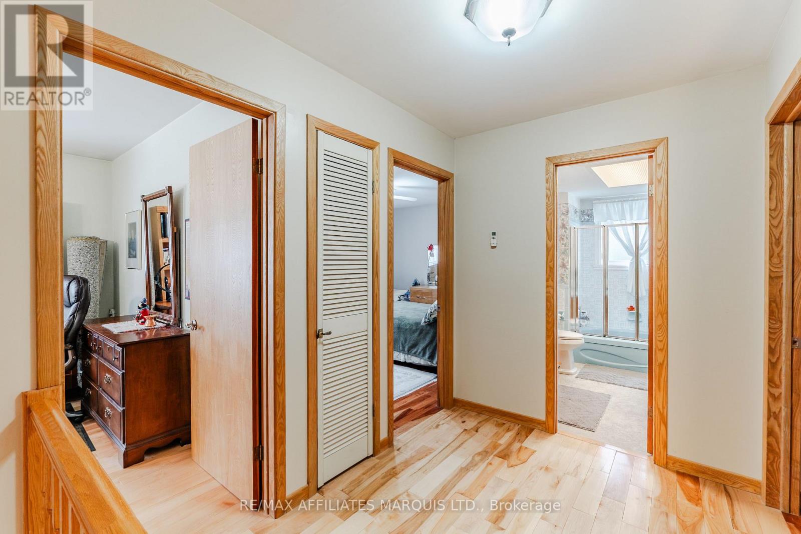 645 DUNDAS CRESCENT - 23