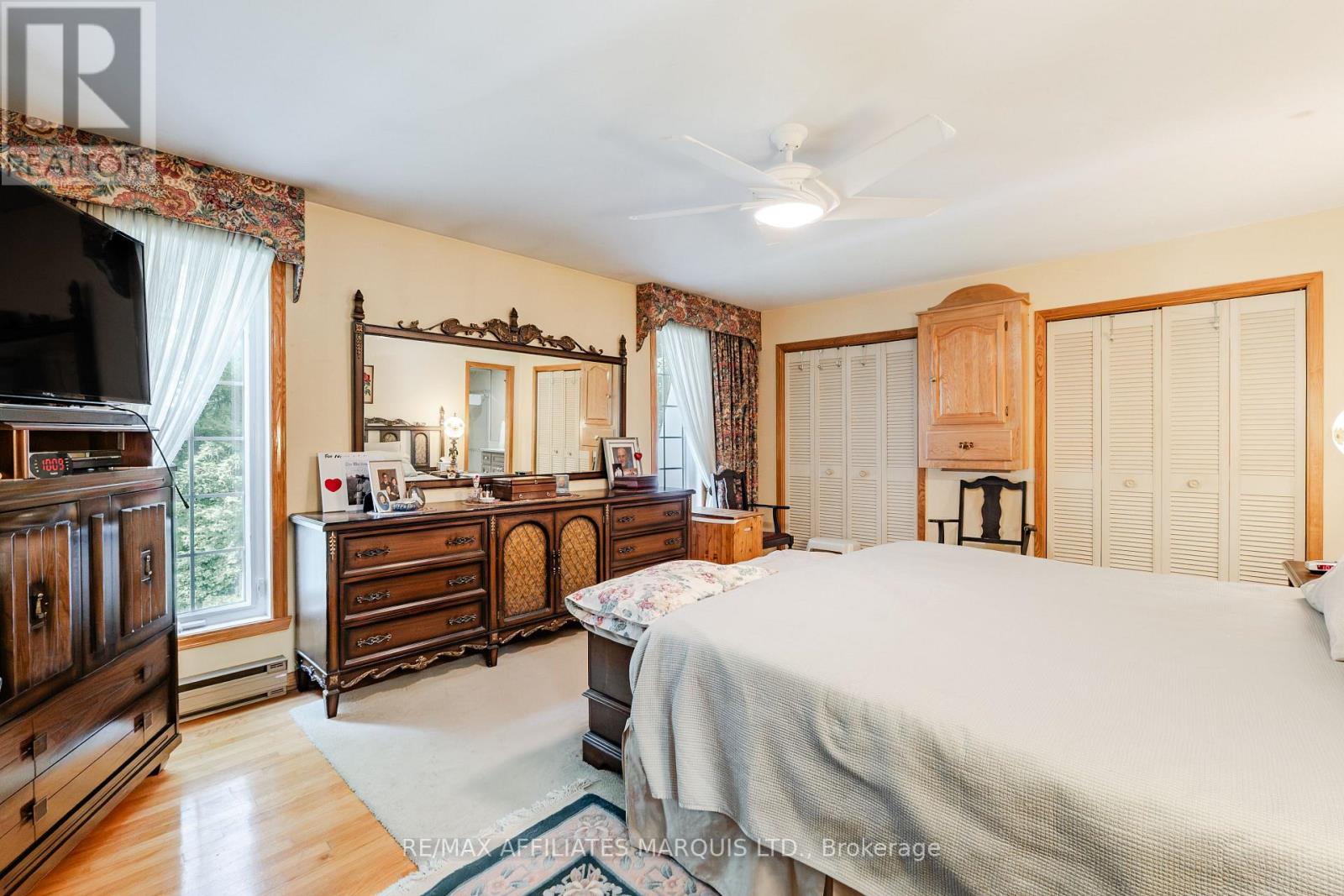 645 DUNDAS CRESCENT - Image 24