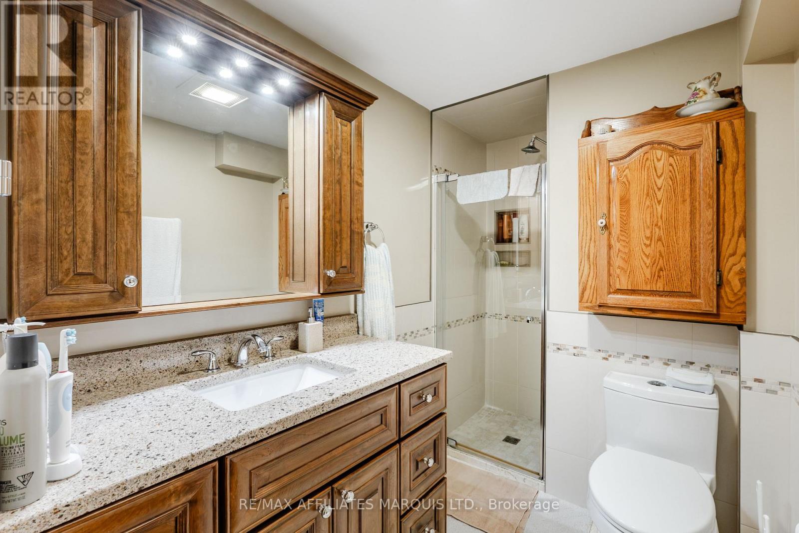 645 DUNDAS CRESCENT - 26