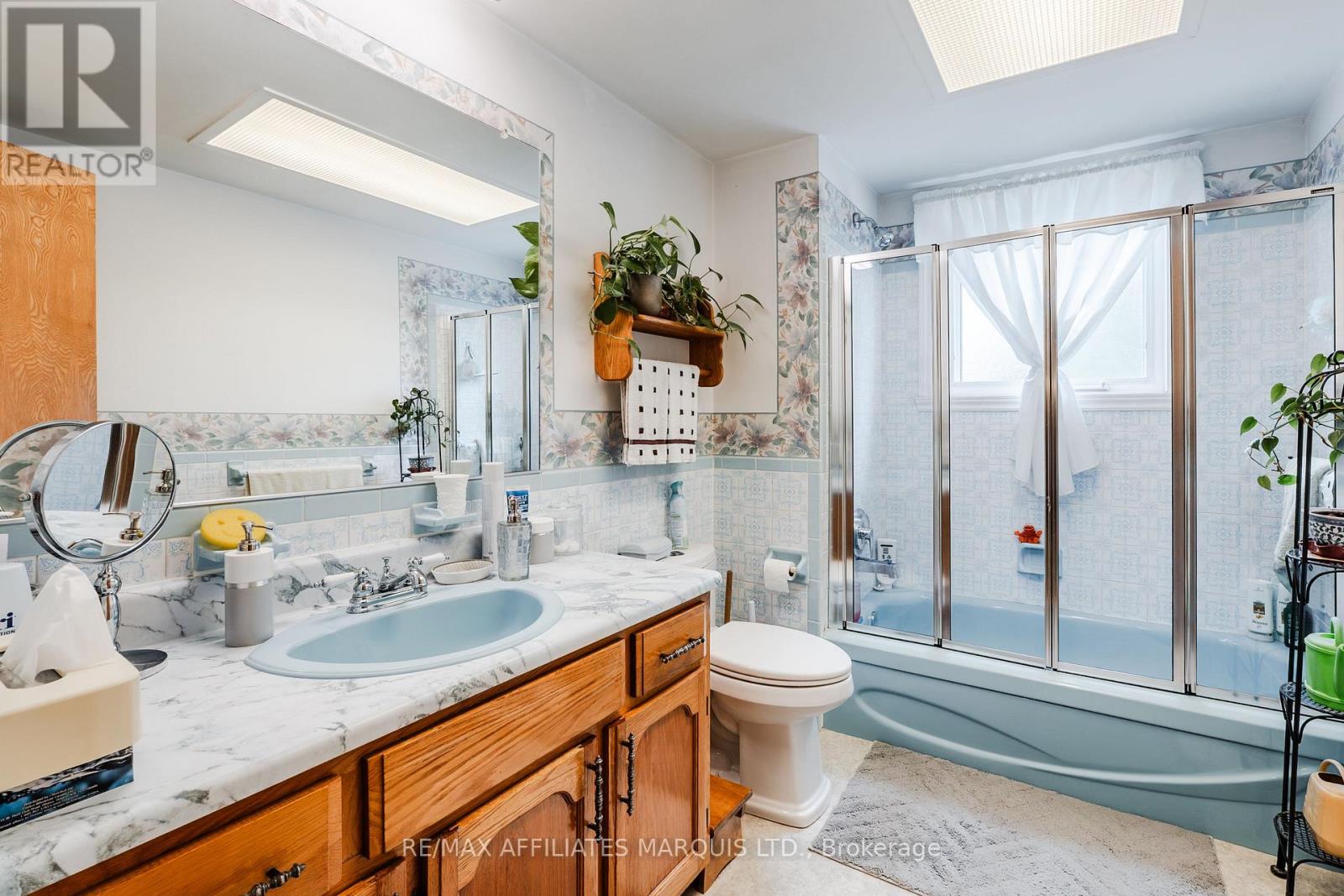 645 DUNDAS CRESCENT - Image 29