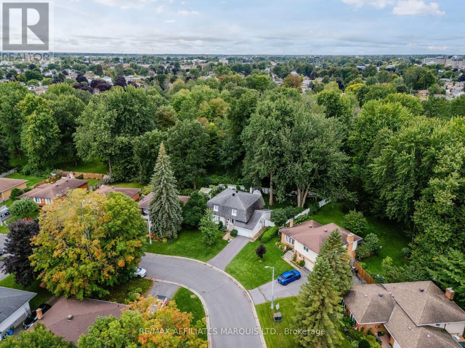 645 DUNDAS CRESCENT - 3