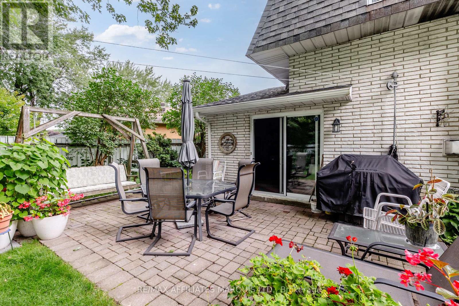 645 DUNDAS CRESCENT - 33