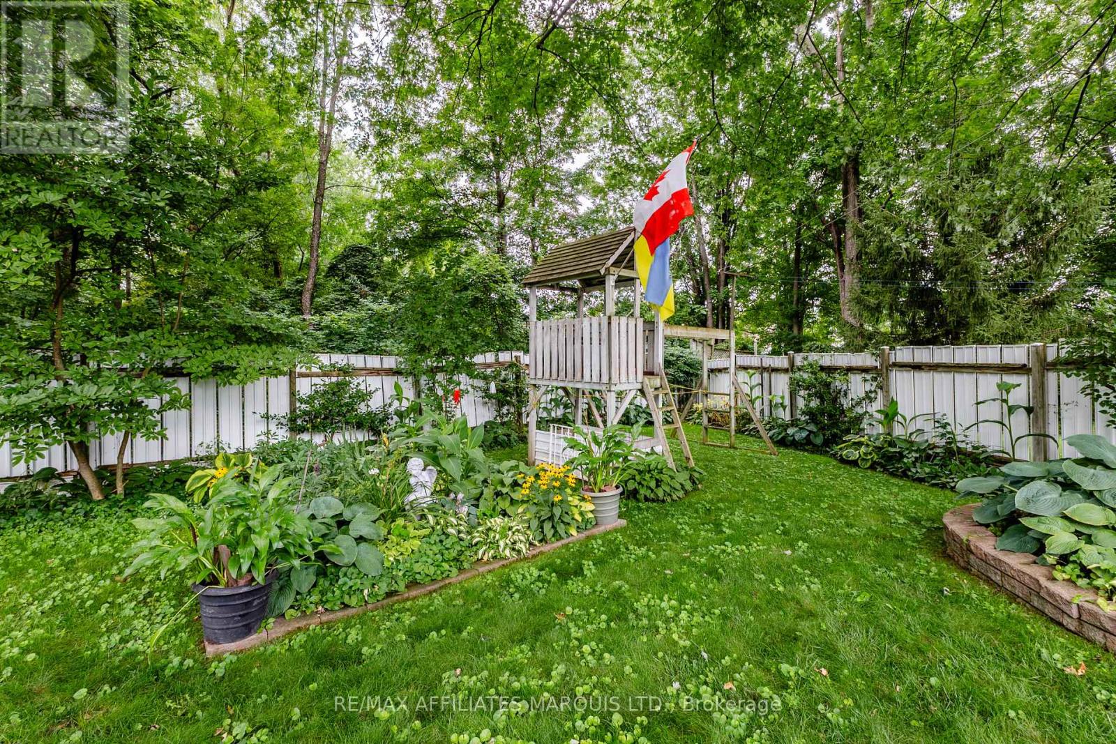 645 DUNDAS CRESCENT - 34