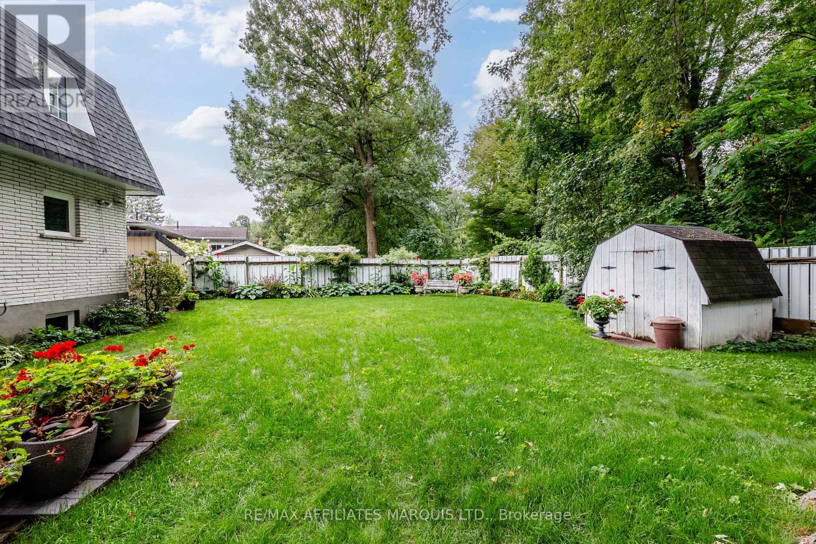 645 DUNDAS CRESCENT - 35