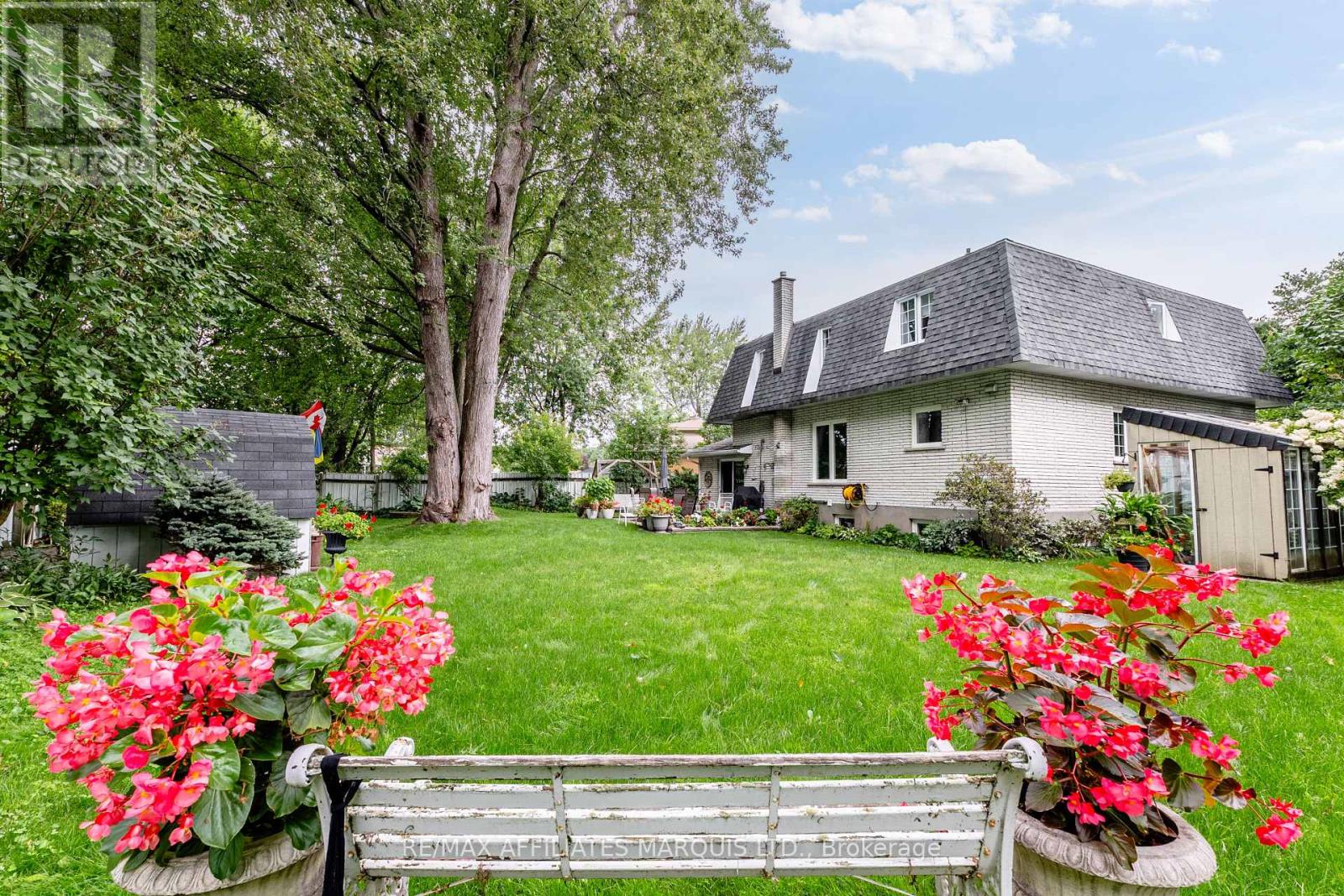 645 DUNDAS CRESCENT - 36