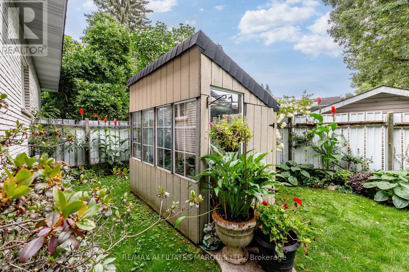 645 DUNDAS CRESCENT - 38