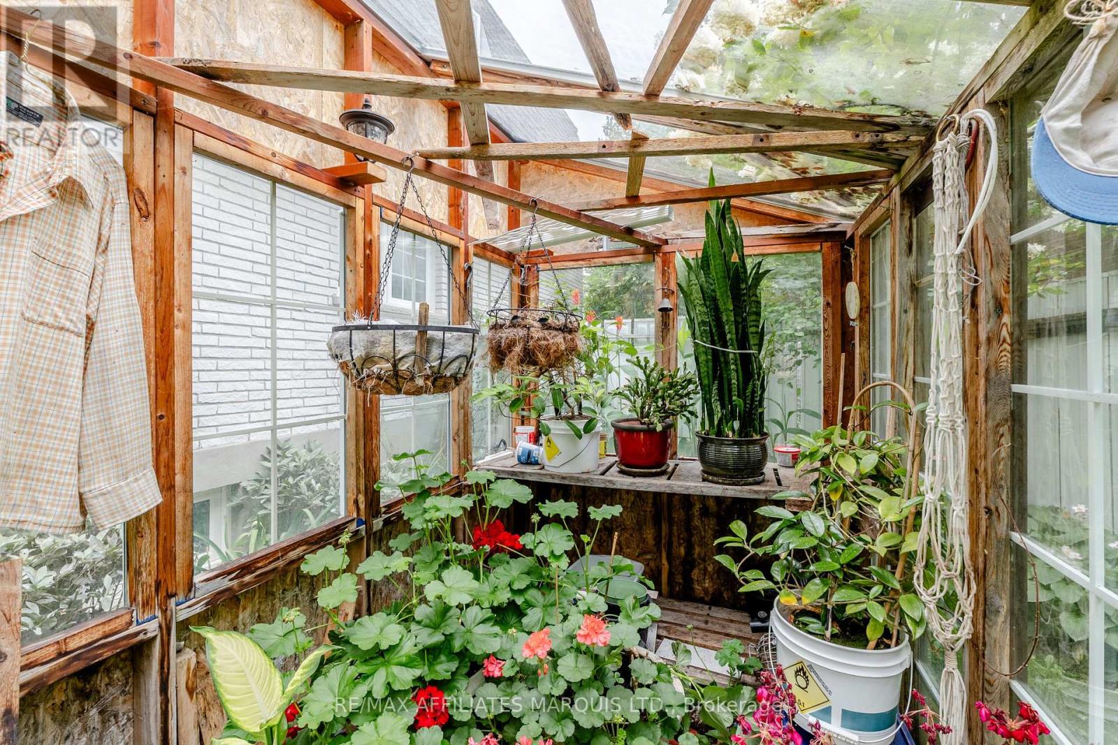 645 DUNDAS CRESCENT - 39