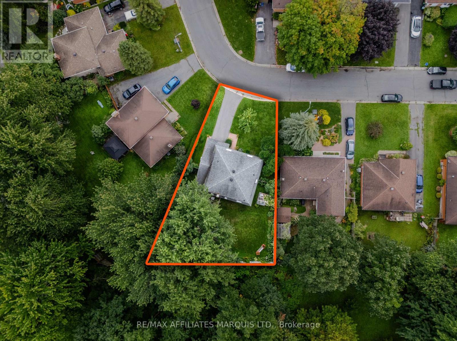 645 DUNDAS CRESCENT - 40