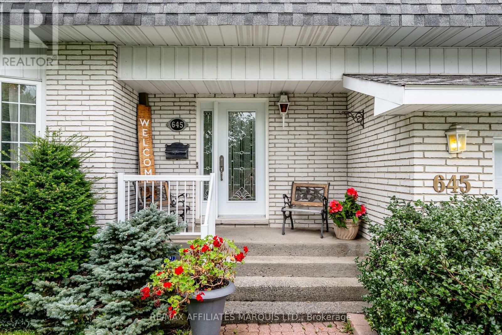 645 DUNDAS CRESCENT - Image 5