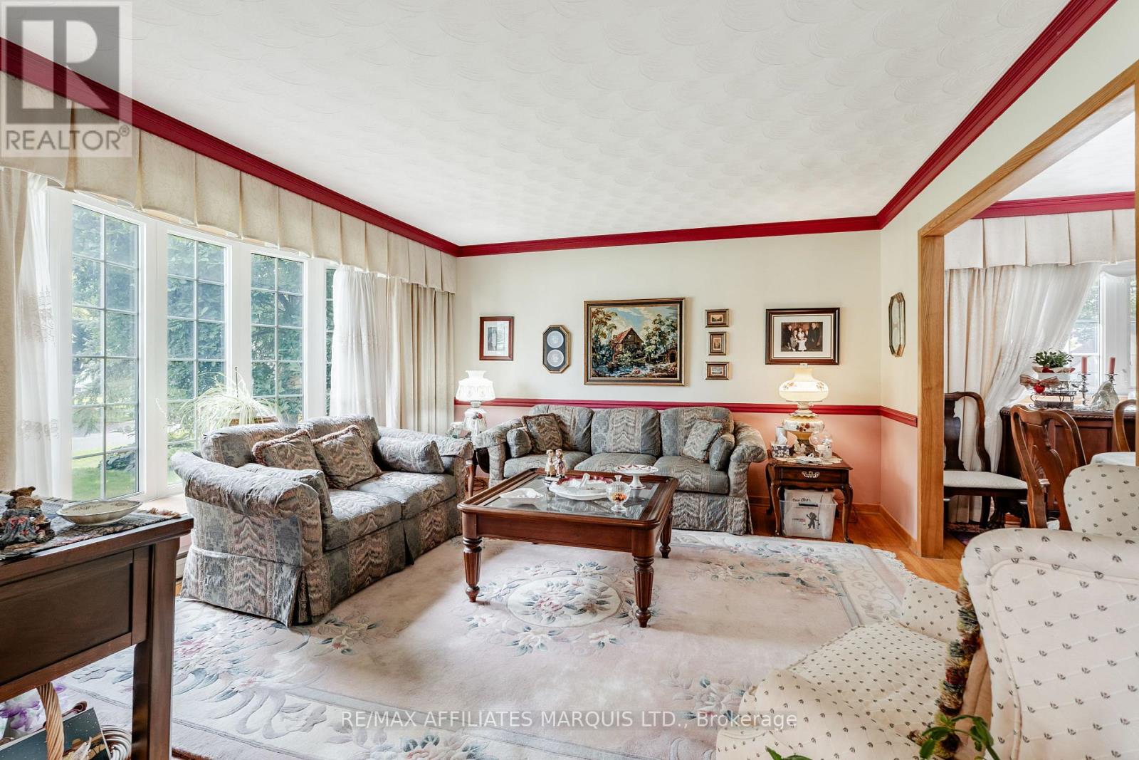 645 DUNDAS CRESCENT - 8