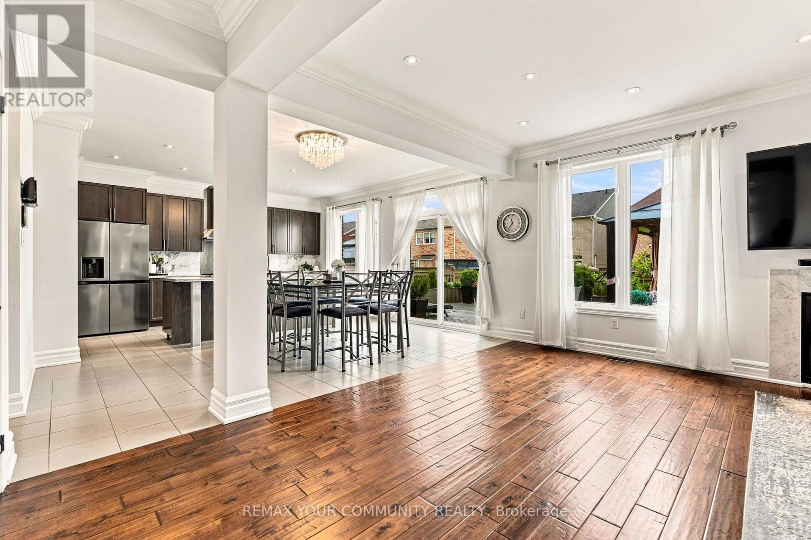 176 TIGERTAIL CRESCENT - 13