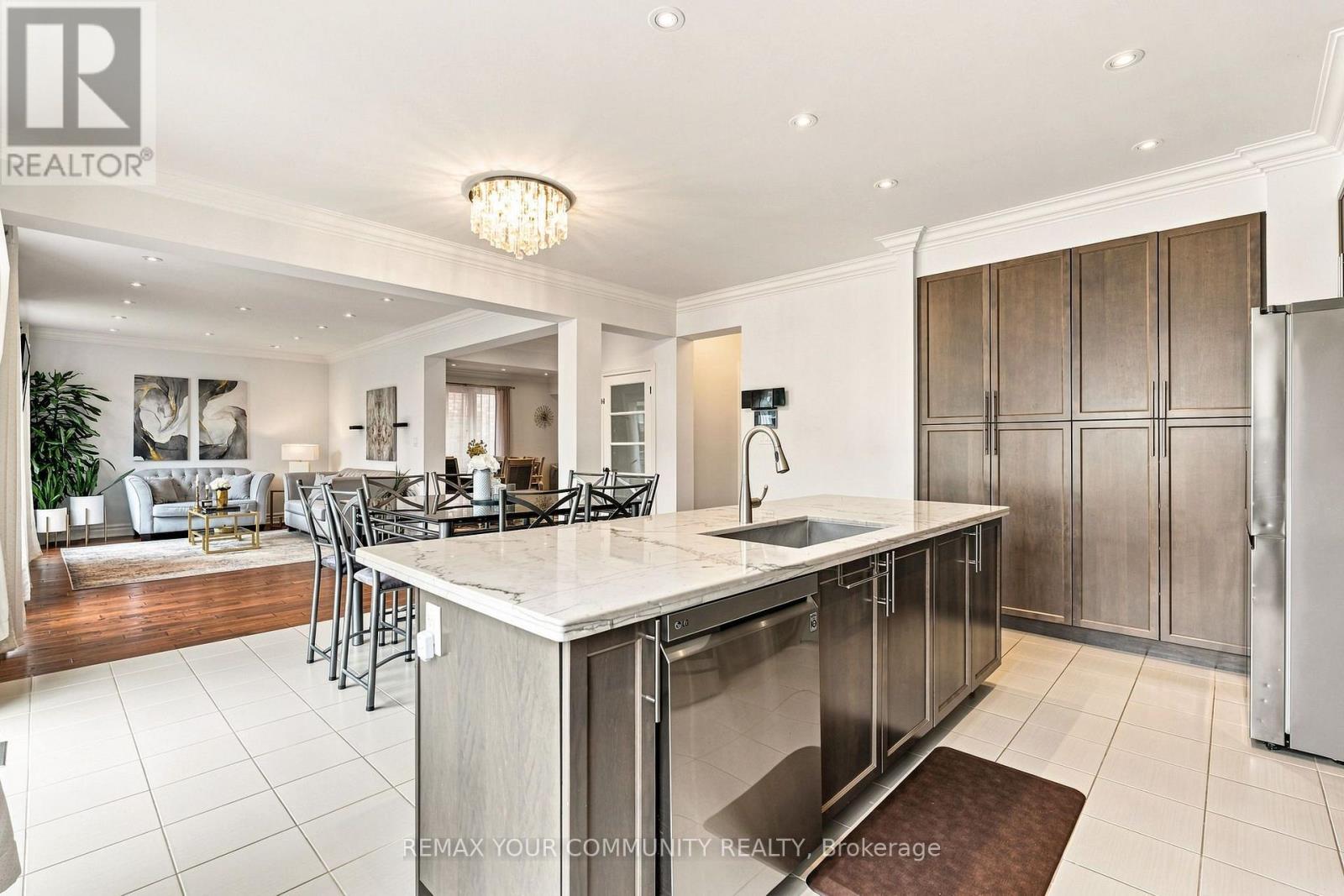 176 TIGERTAIL CRESCENT - 18