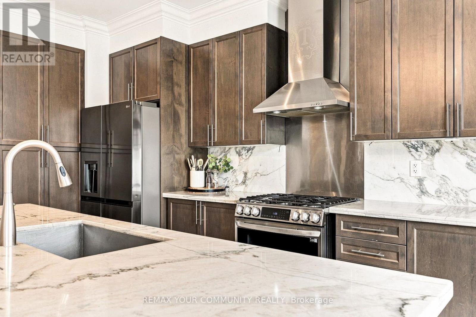 176 TIGERTAIL CRESCENT - 19