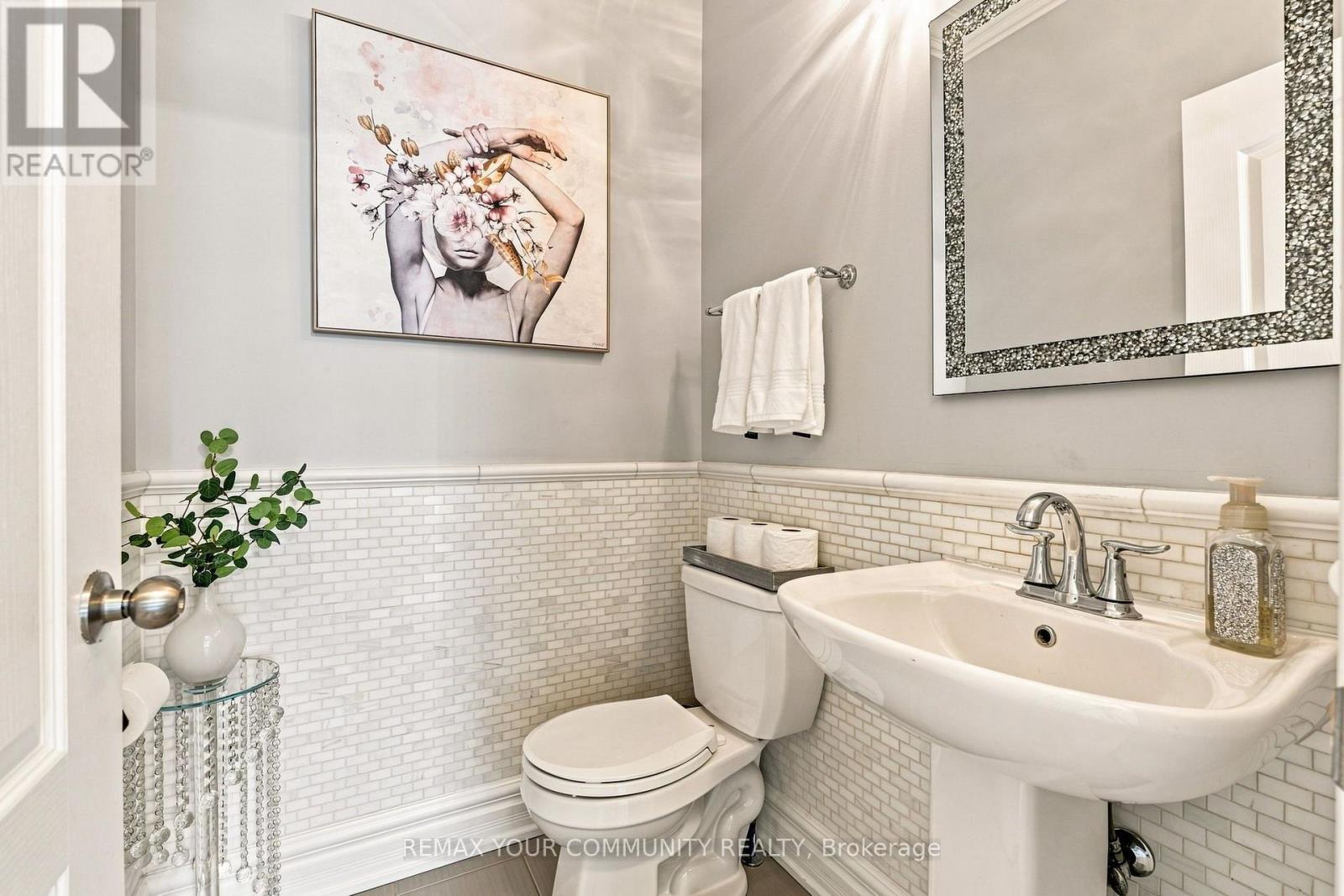 176 TIGERTAIL CRESCENT - 24