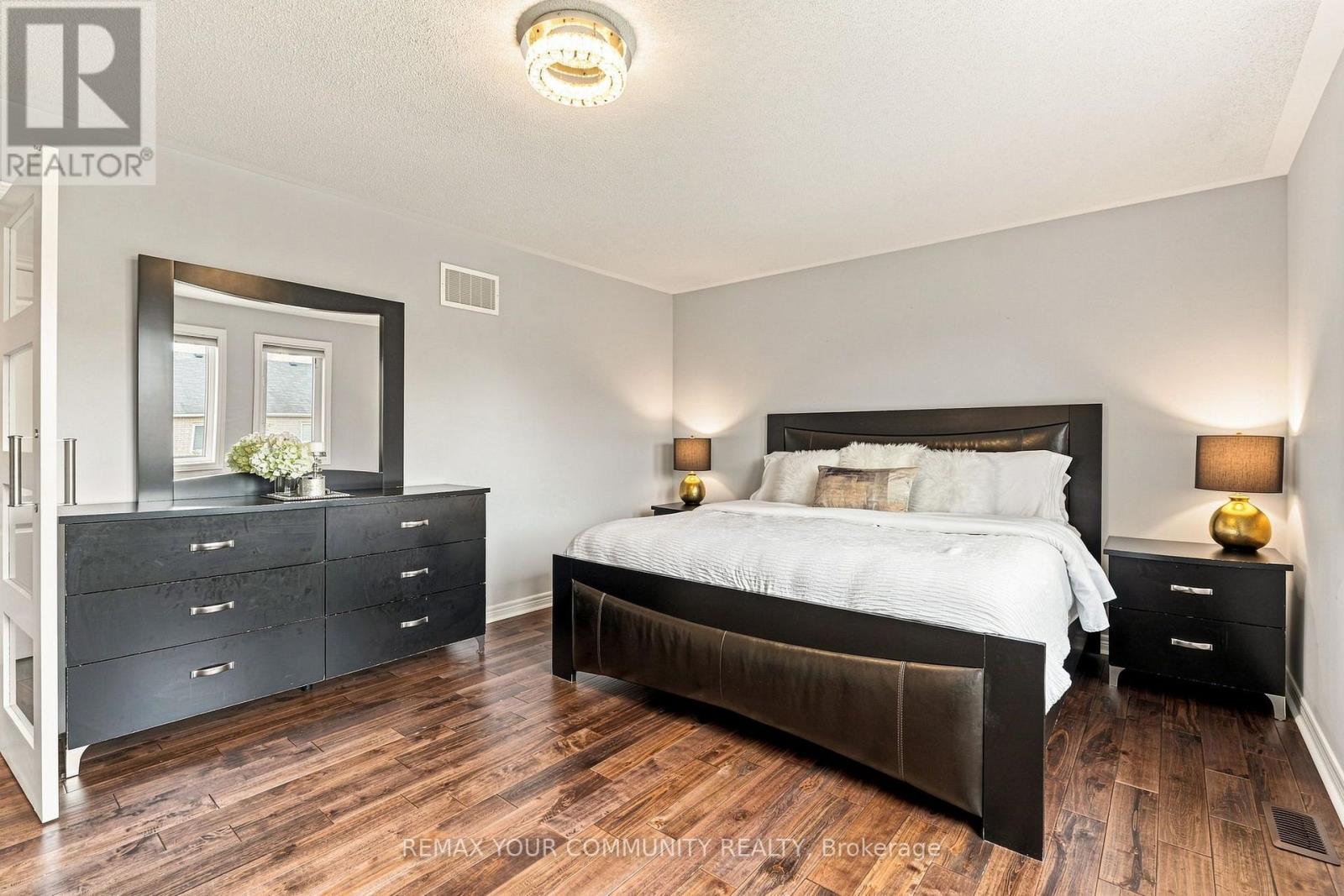 176 TIGERTAIL CRESCENT - 32