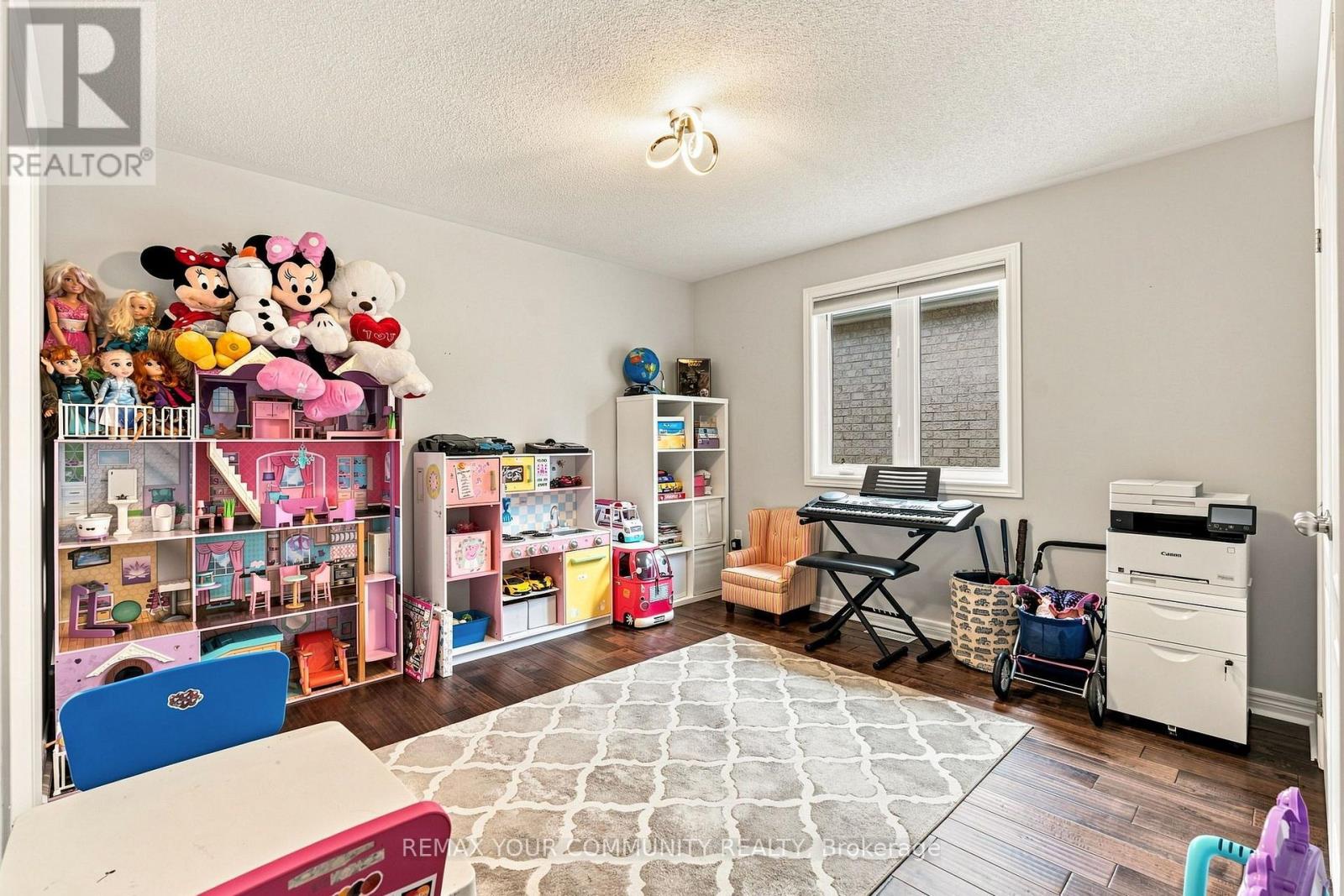 176 TIGERTAIL CRESCENT - 35