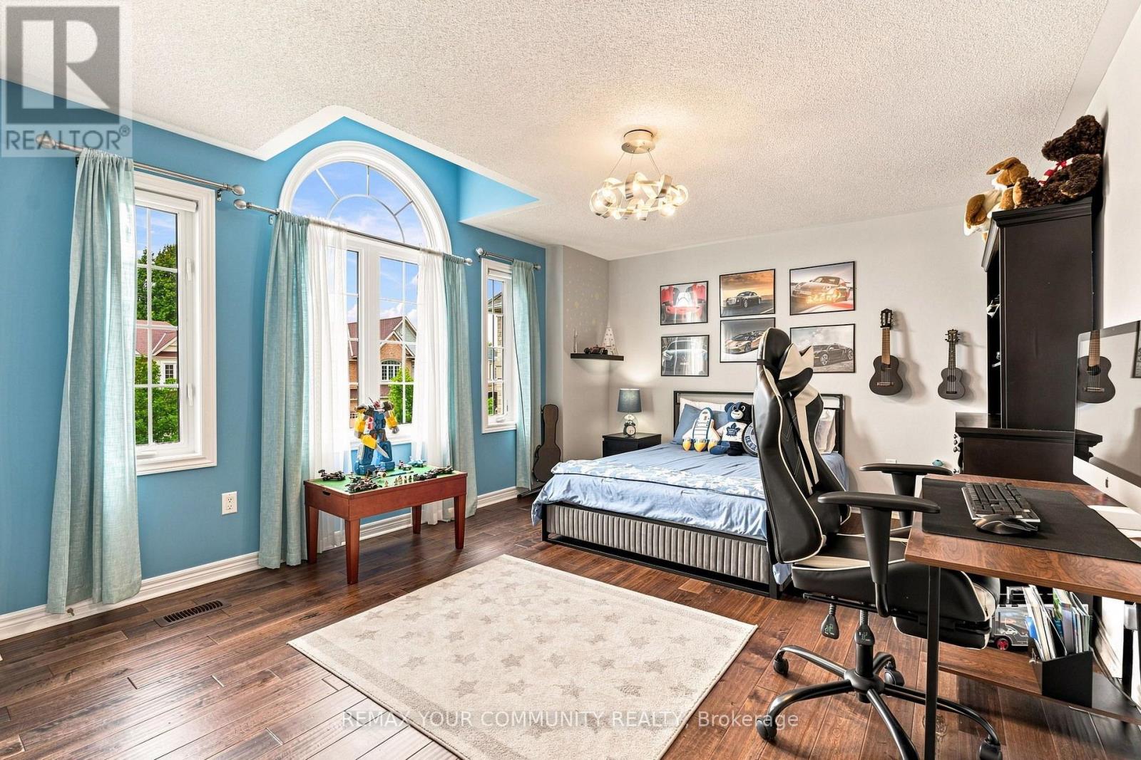 176 TIGERTAIL CRESCENT - 36