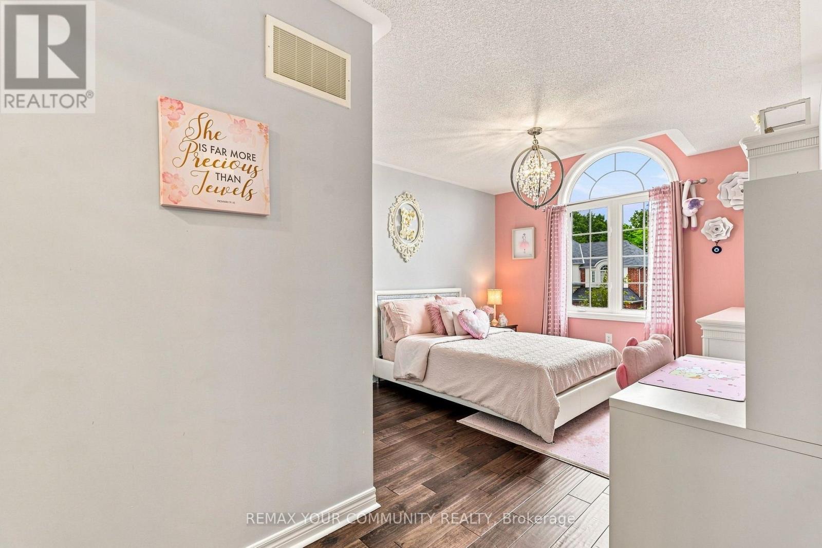 176 TIGERTAIL CRESCENT - 37