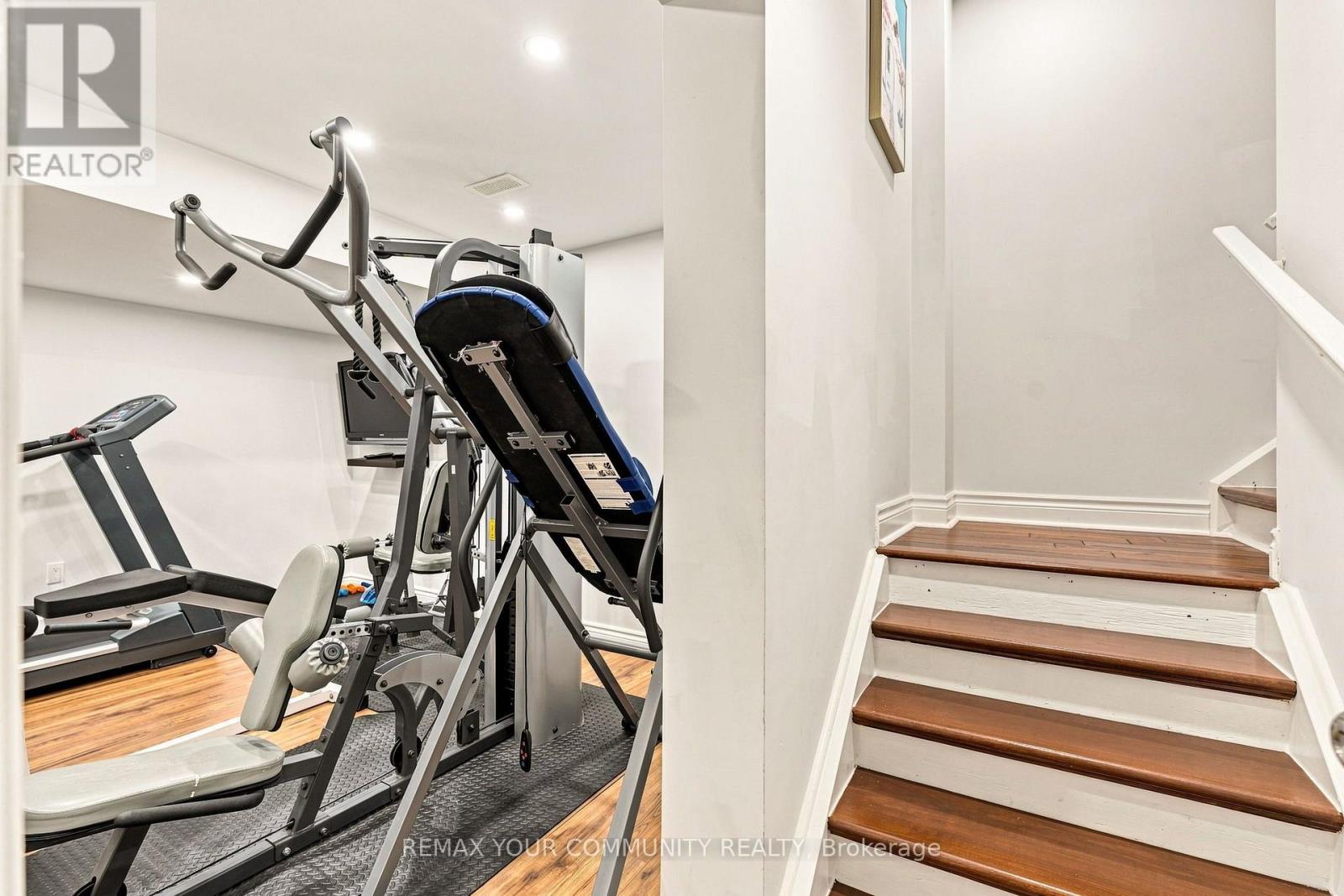 176 TIGERTAIL CRESCENT - 39