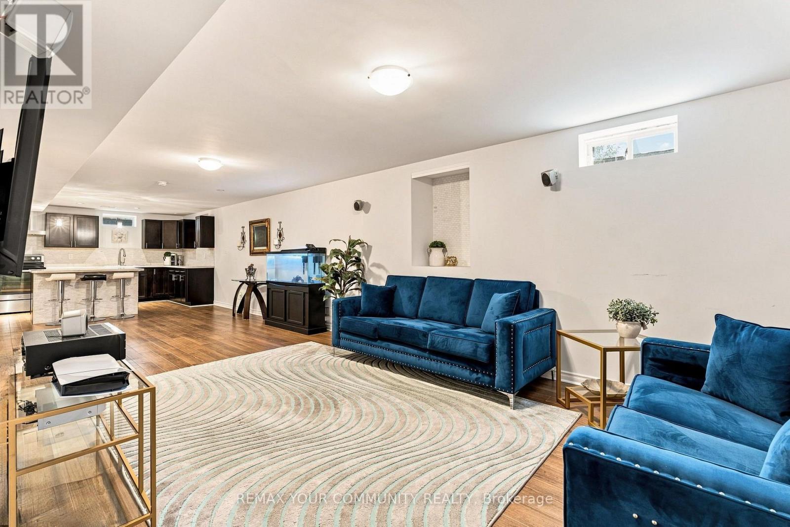 176 TIGERTAIL CRESCENT - 40