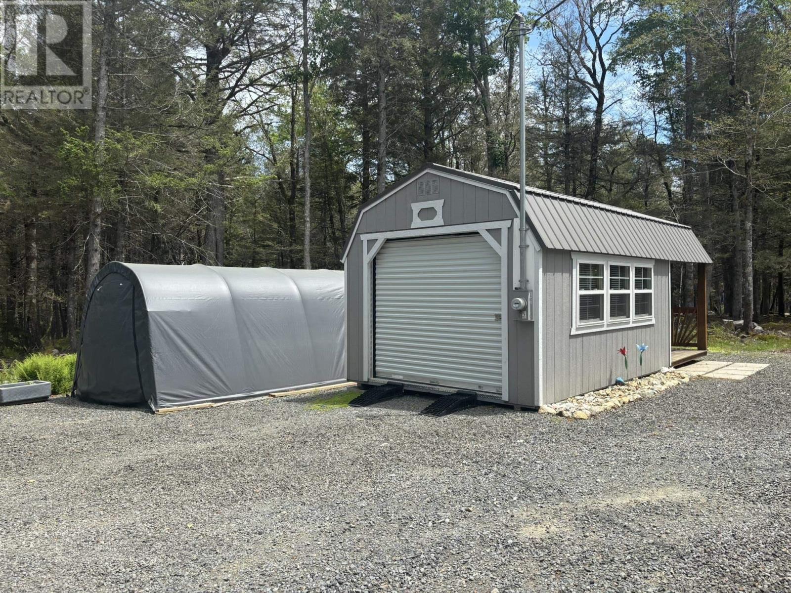 Property 22 of 34 of 74 Thumb Cap Point