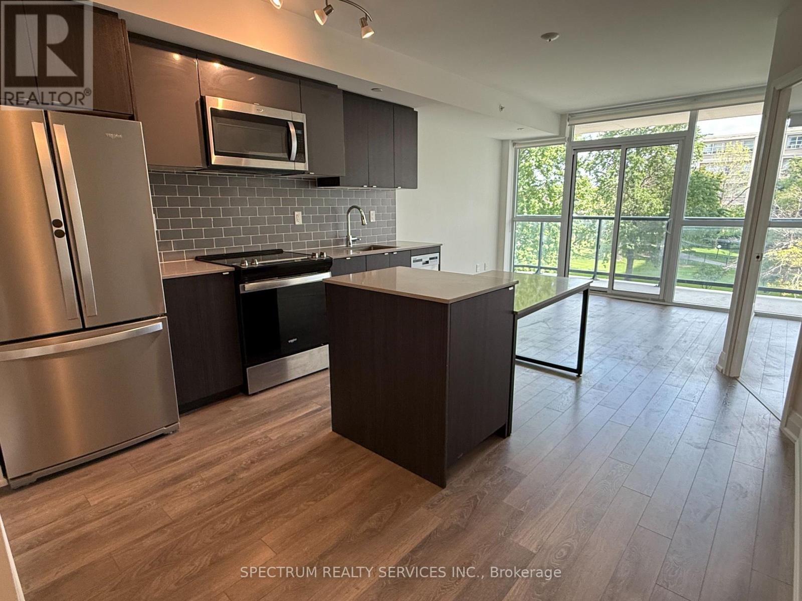 Photo of 1461 Lawrence Avenue