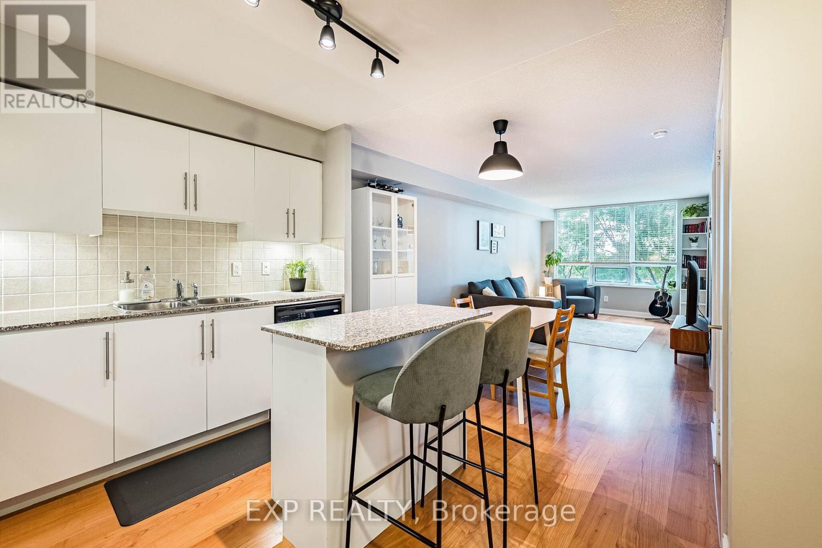 35 VIKING LANE - 10