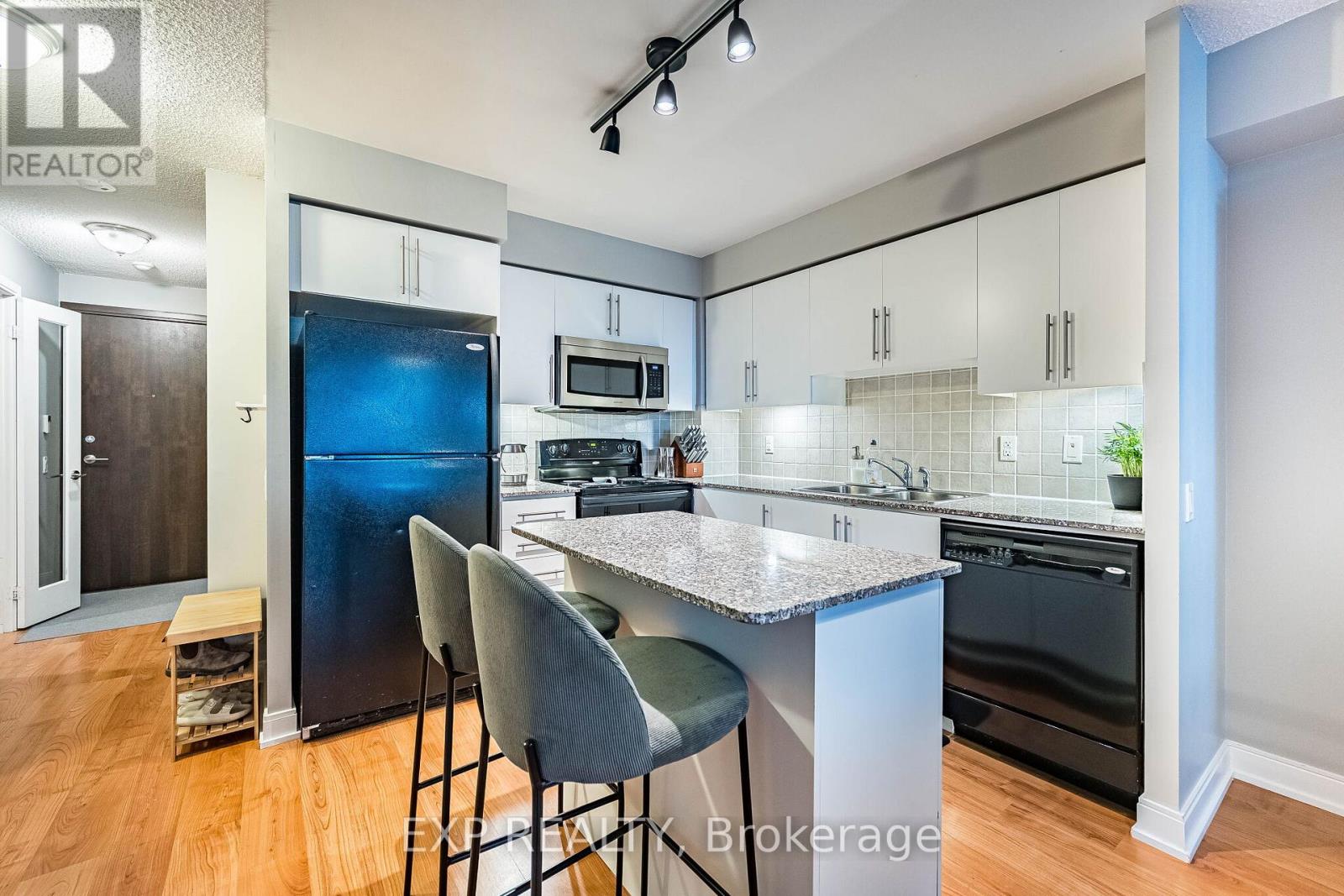 35 VIKING LANE - 12