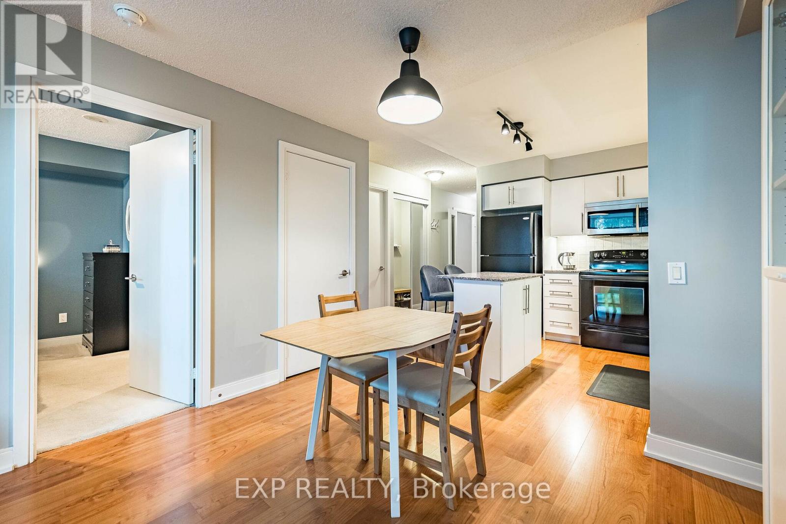35 VIKING LANE - 19