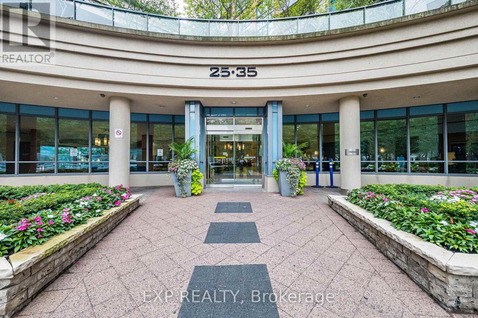 35 VIKING LANE - 2