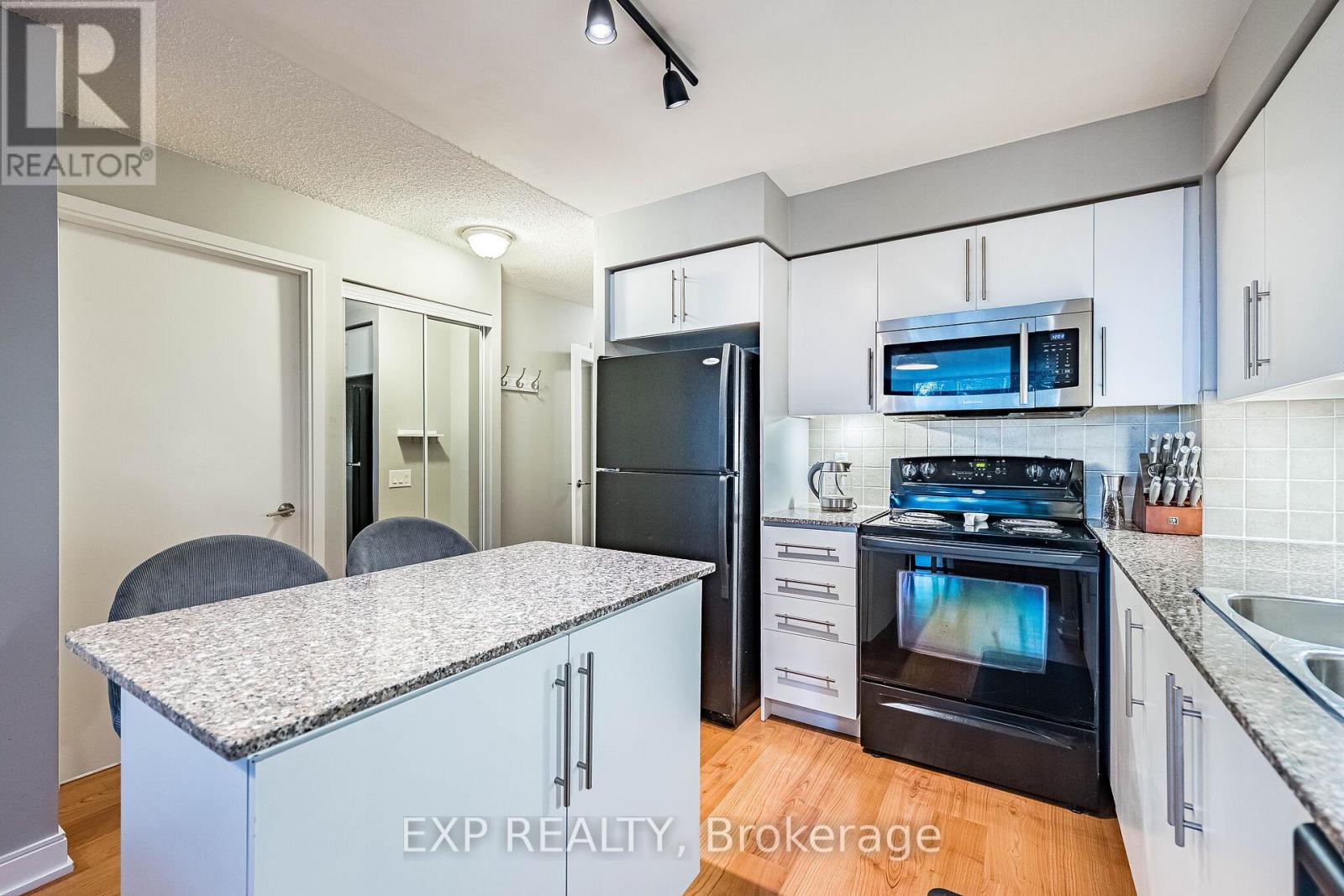 35 VIKING LANE - 22