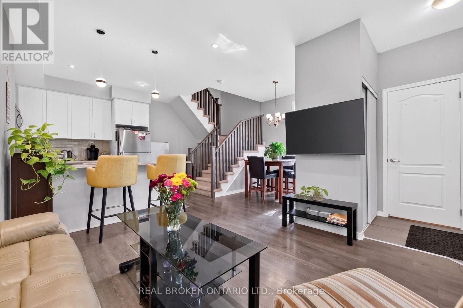 #63 35 APPLEWOOD LANE - 4
