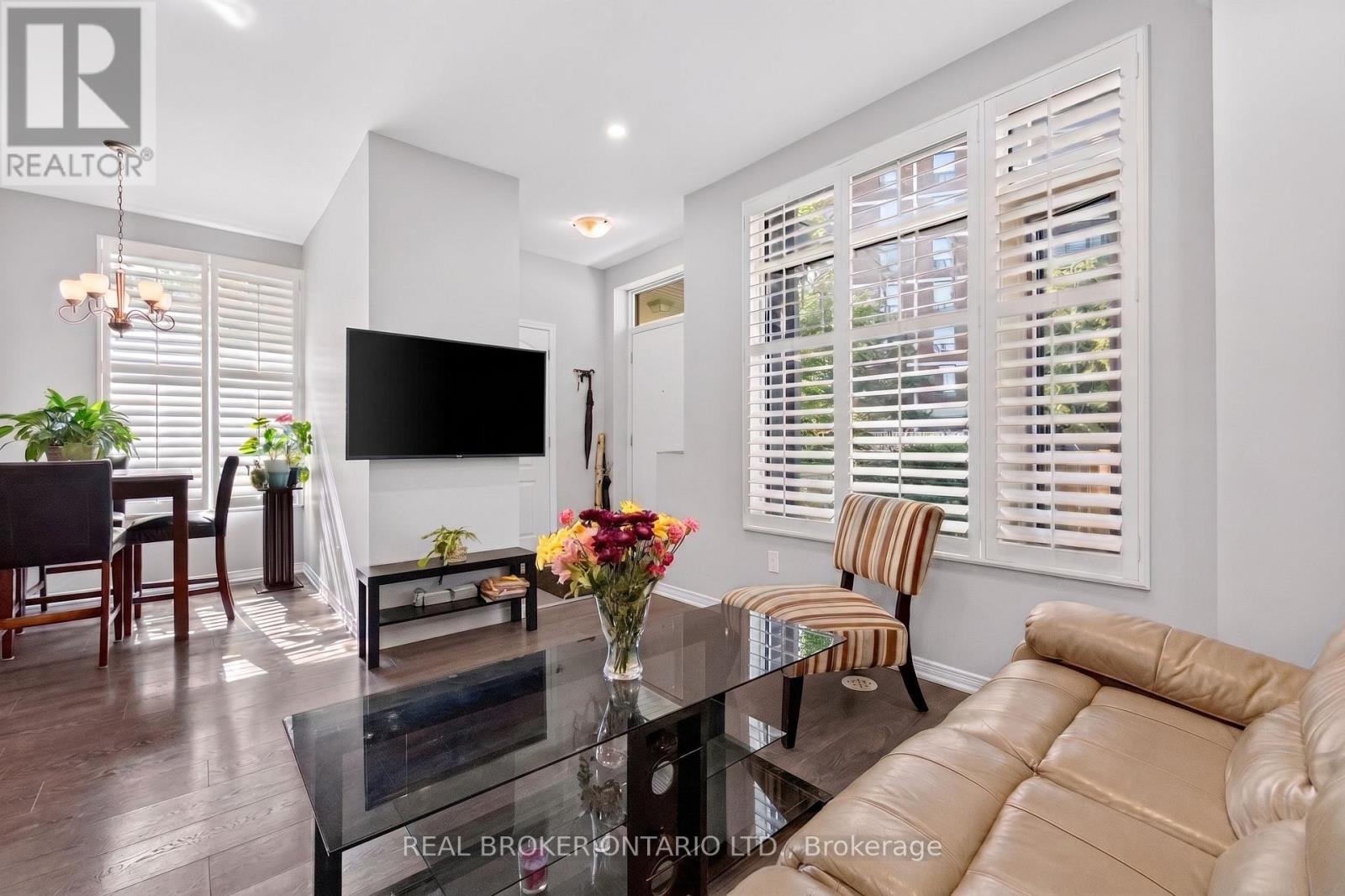 #63 35 APPLEWOOD LANE - 5