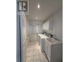 2067 Hunters Wood Drive, Burlington, ON L7M2T1 Photo 10