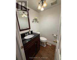 2067 Hunters Wood Drive, Burlington, ON L7M2T1 Photo 11