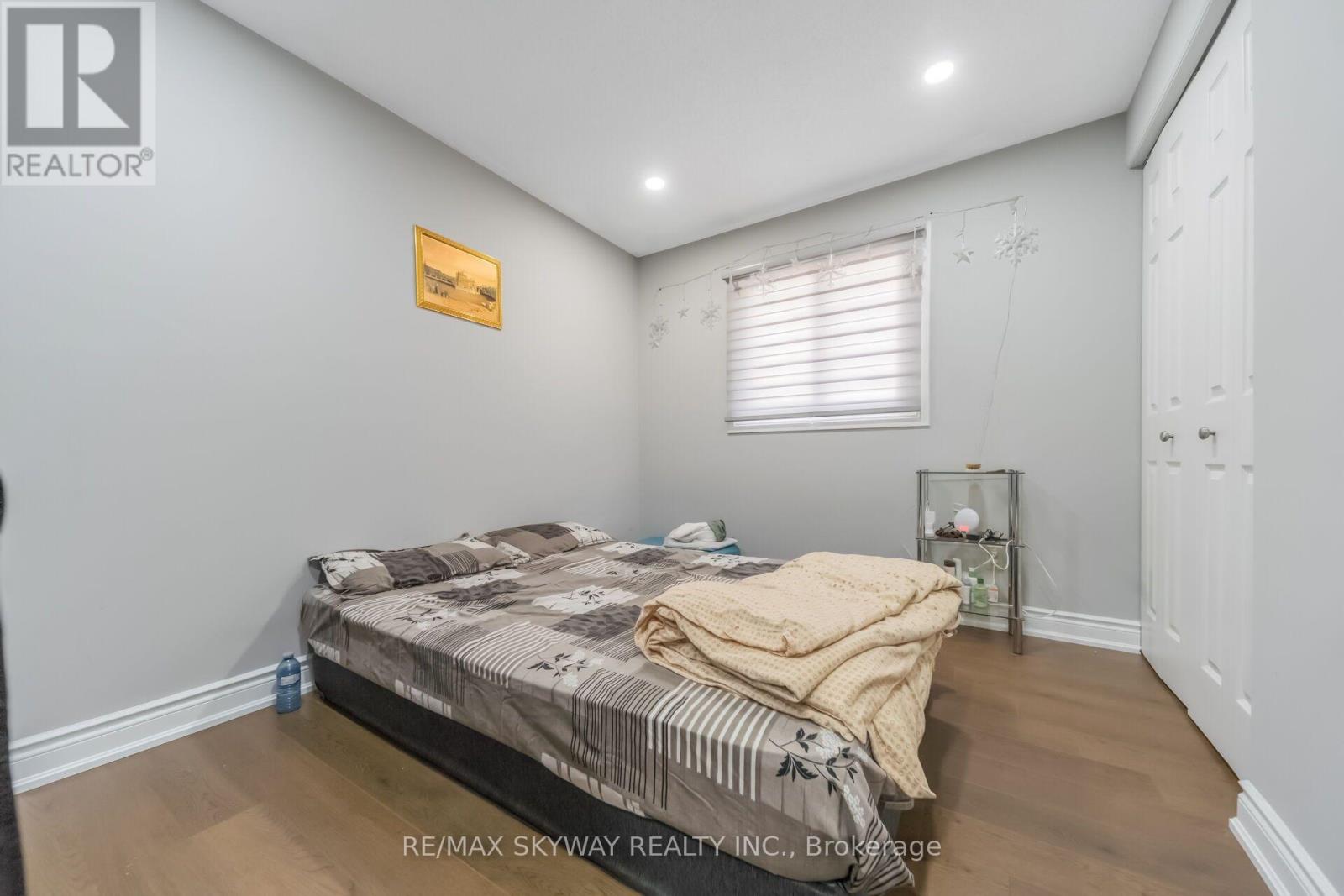 42 NEWBURY DRIVE - 30