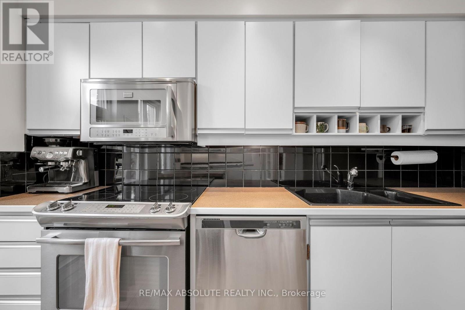 #16 20 CHARLEVOIX STREET - Image 27