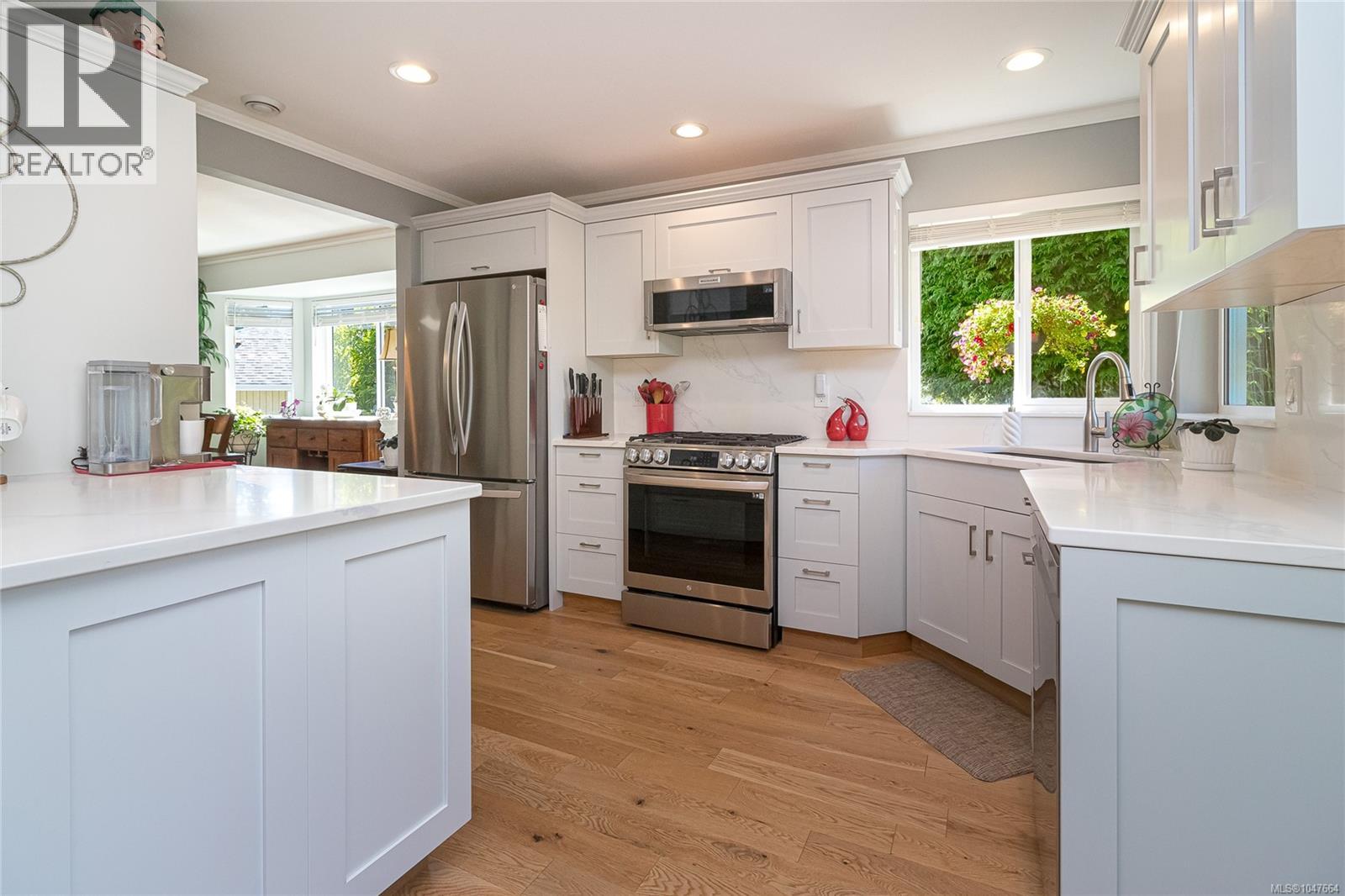 3610 Arbutus Dr N - 13
