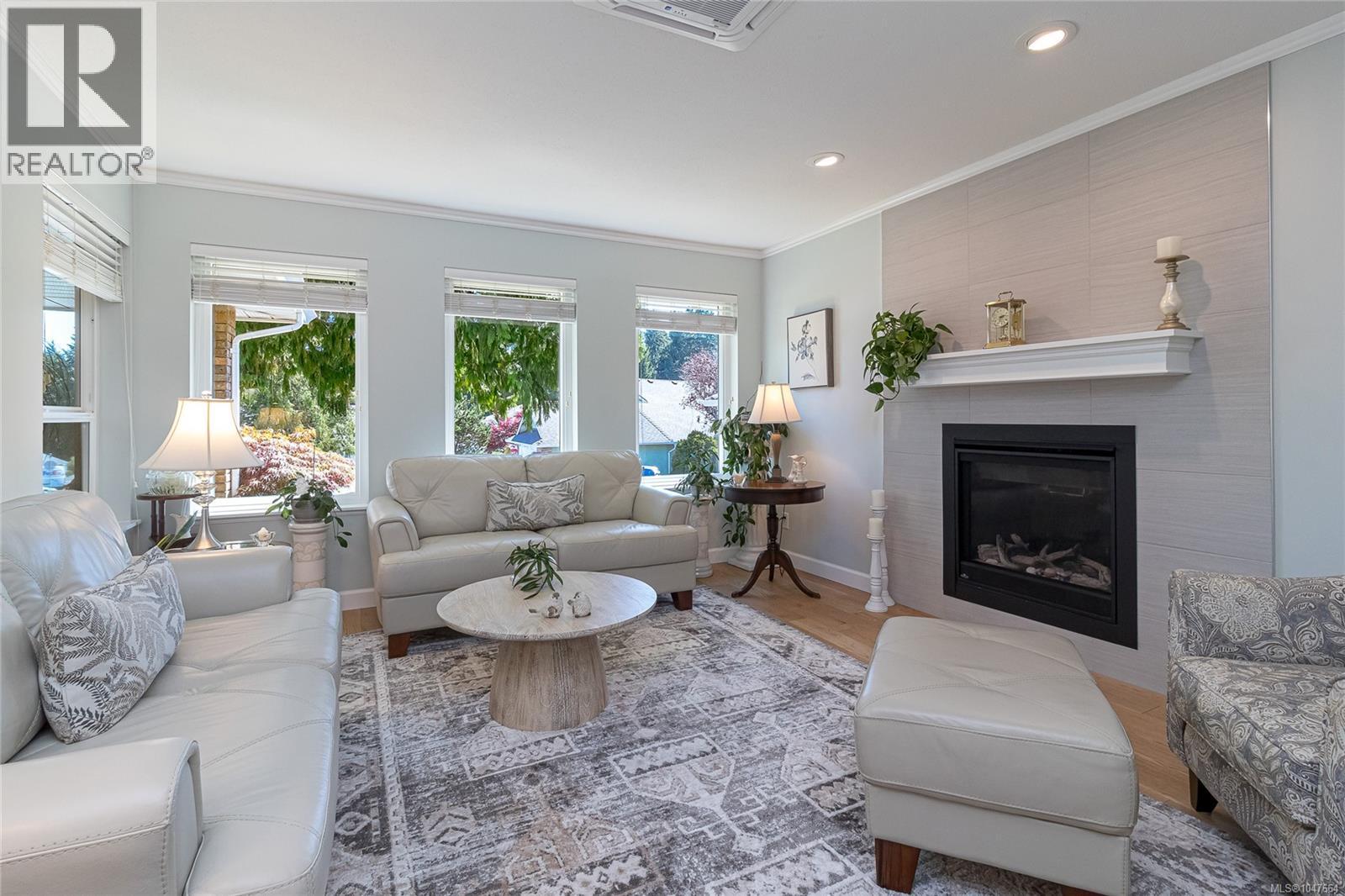 3610 Arbutus Dr N - 8