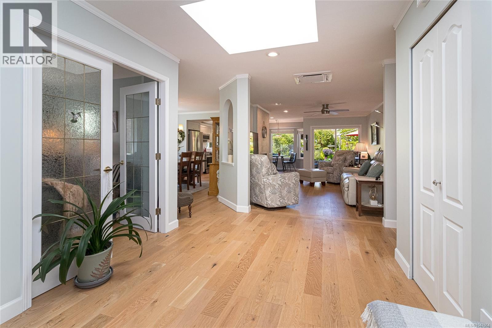 3610 Arbutus Dr N - 6