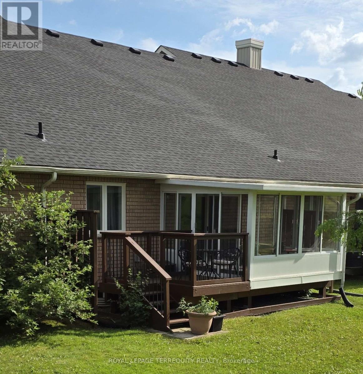 123 VILLAGE CRESCENT - 25
