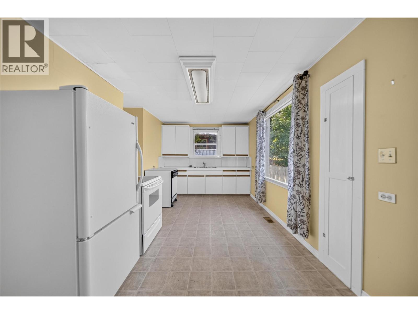 691 3rd Avenue - Image 15
