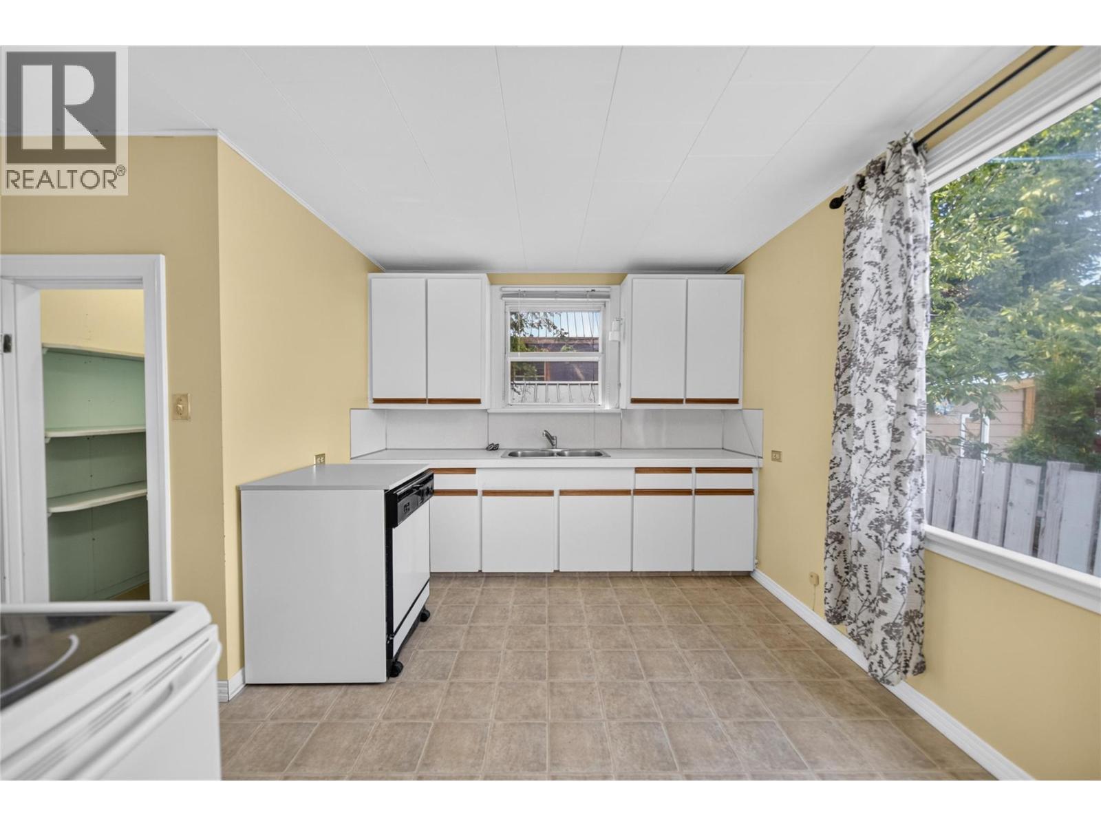 691 3rd Avenue - 16