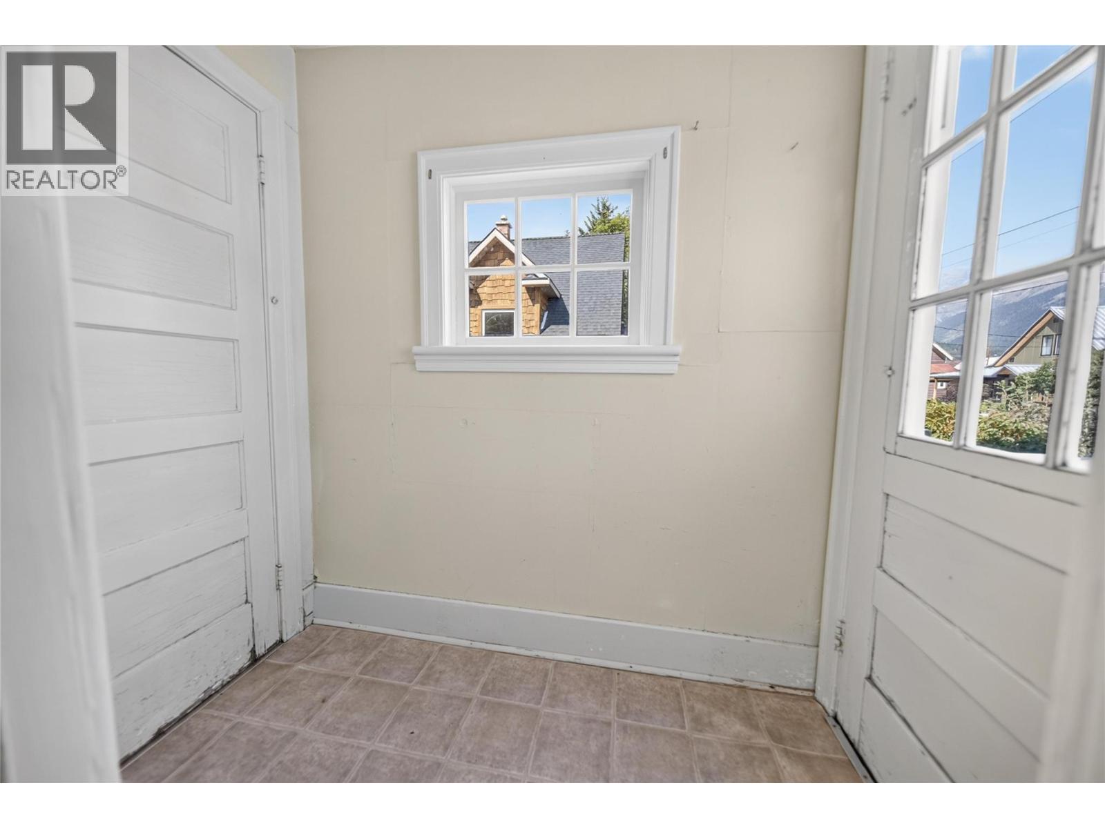 691 3rd Avenue - 26