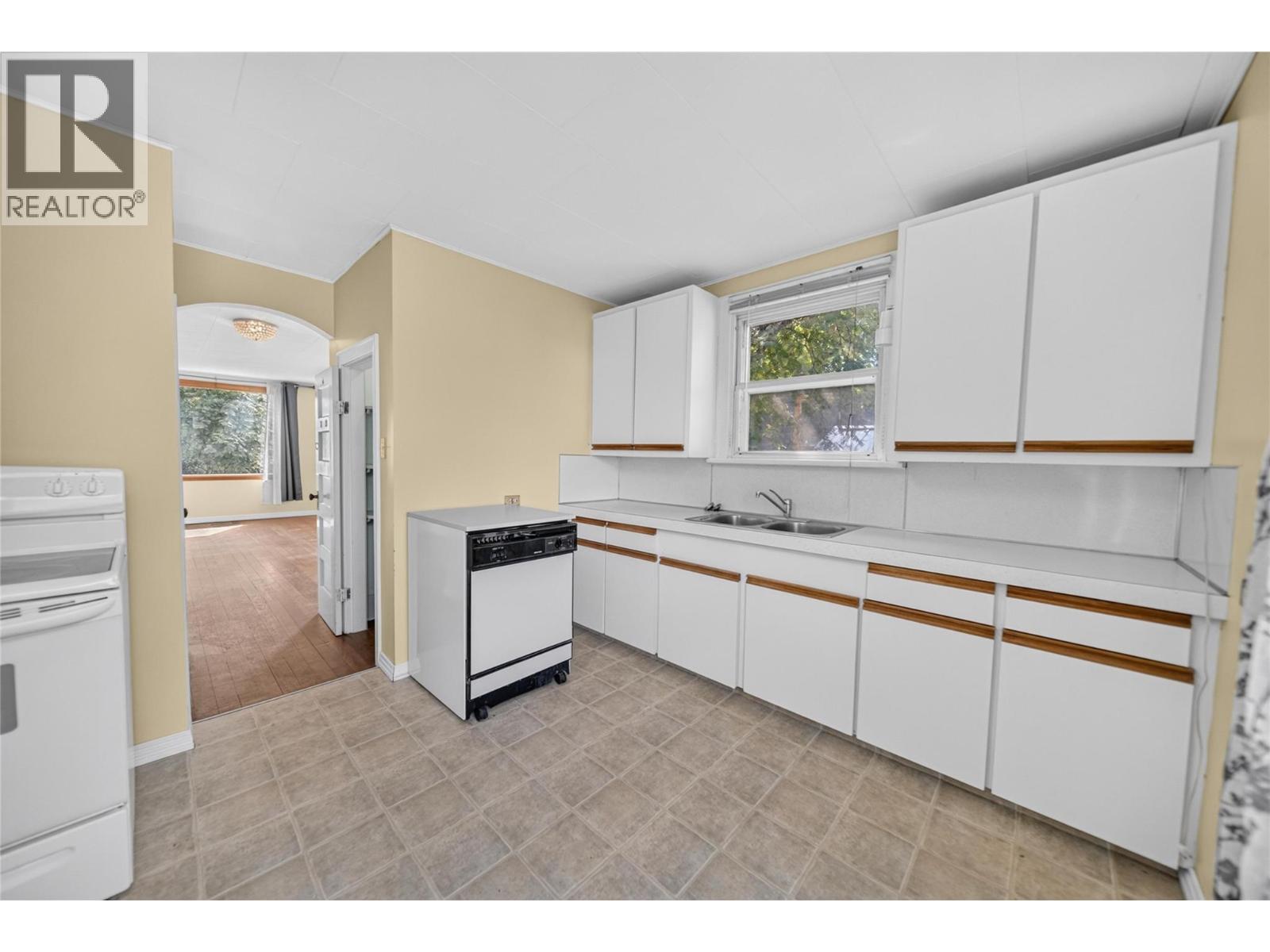 691 3rd Avenue - 17