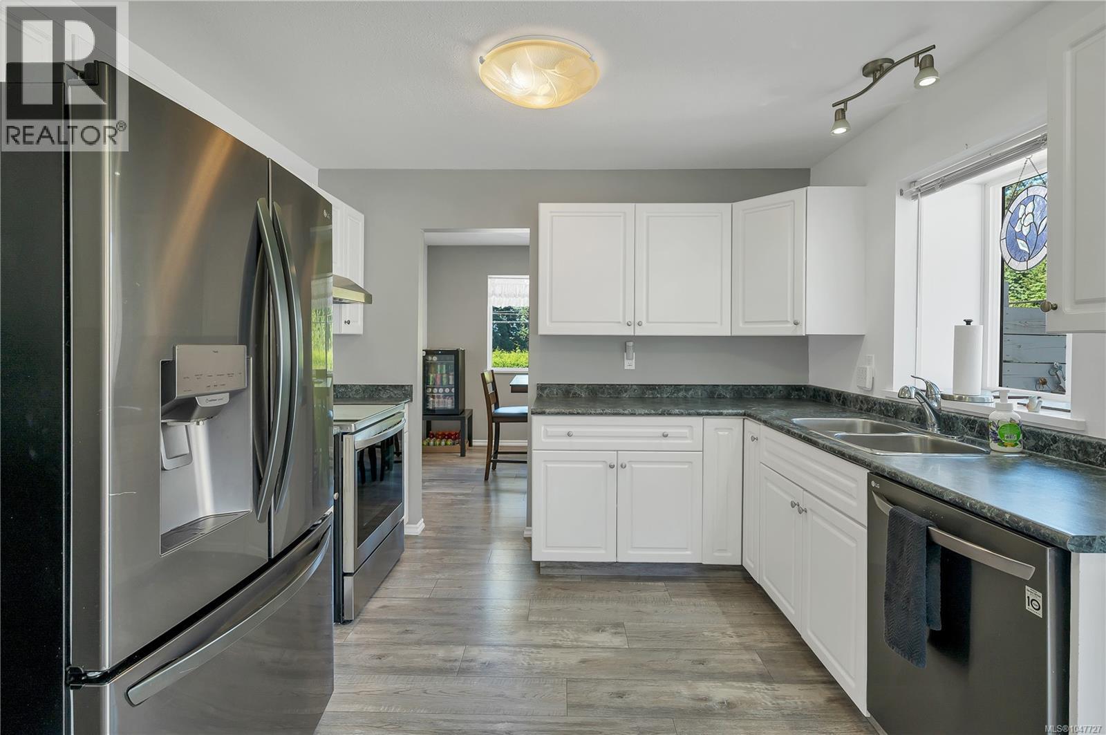 825 Pinecrest Rd - 3