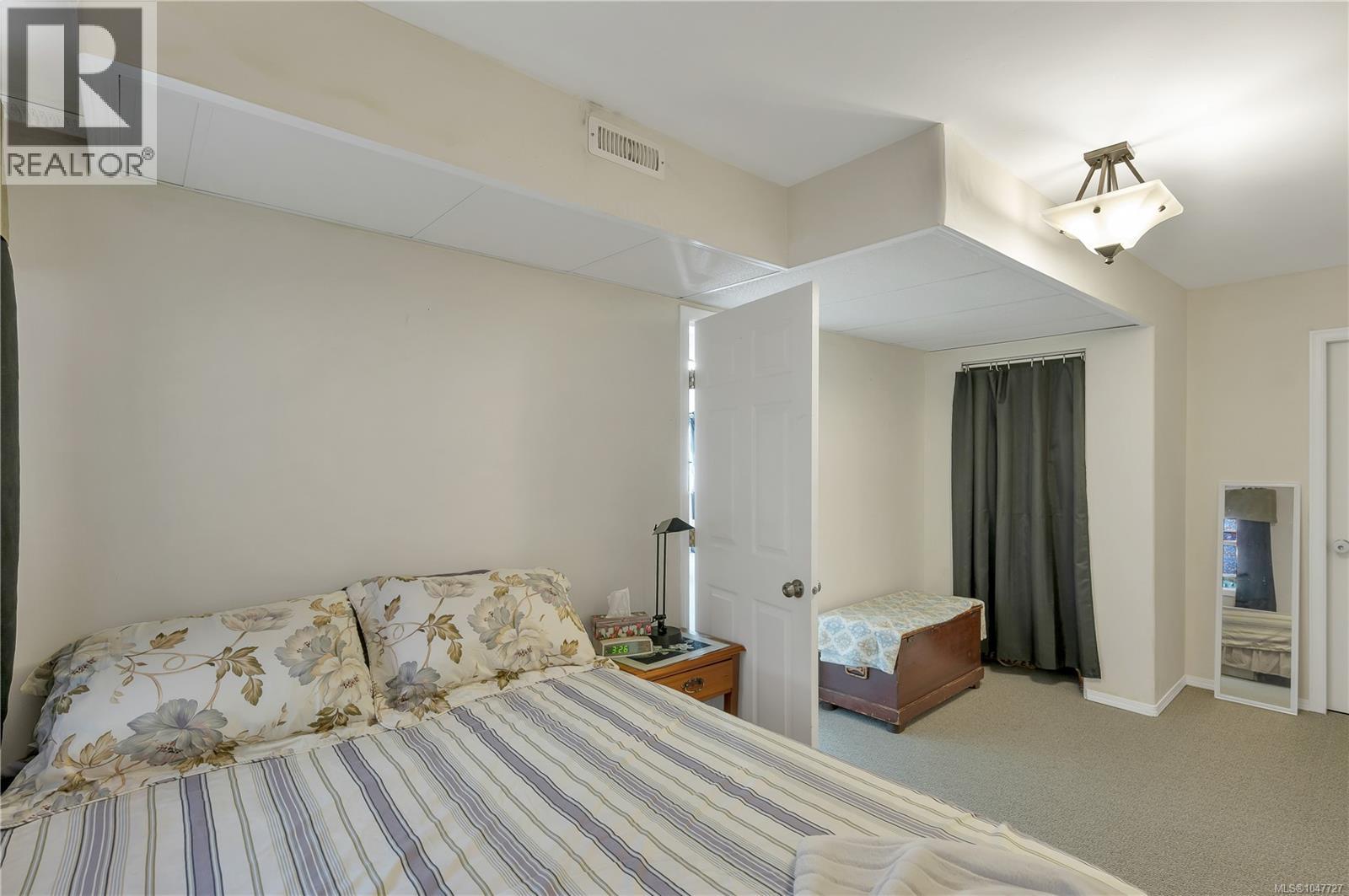 825 Pinecrest Rd - Image 37